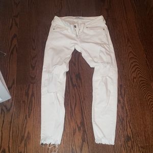 White skinny jeans